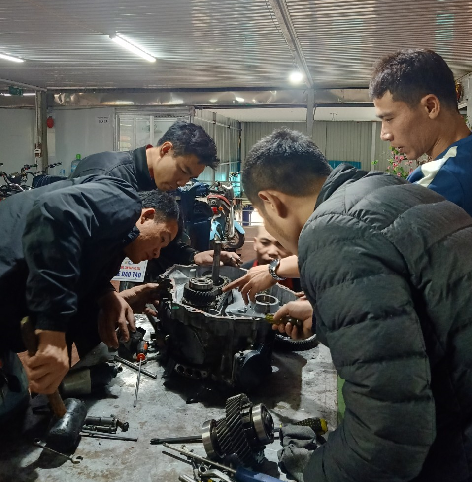 Học nghề sửa chữa ô tô vừa học vừa làm