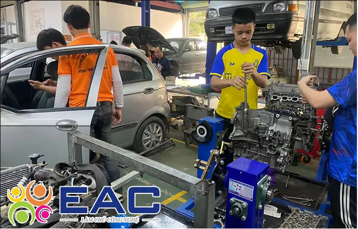 Lợi ích khi học viên Vừa làm vừa học nghề sửa chữa ô tô | Trường Dạy Nghề EAC Học nghề sửa chữa ô tô vừa học vừa làm, lợi ích