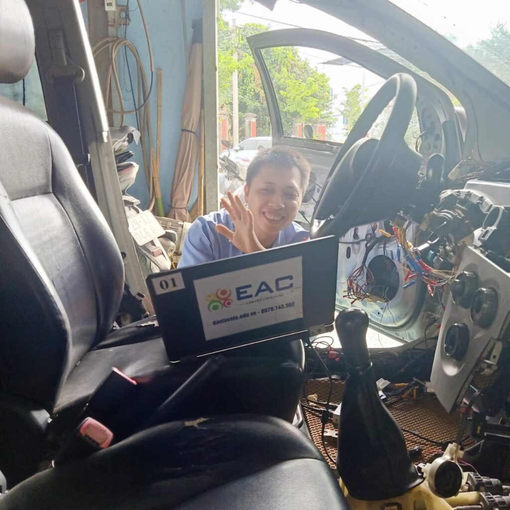 Vừa học vừa làm học nghề sửa chữa ô tô