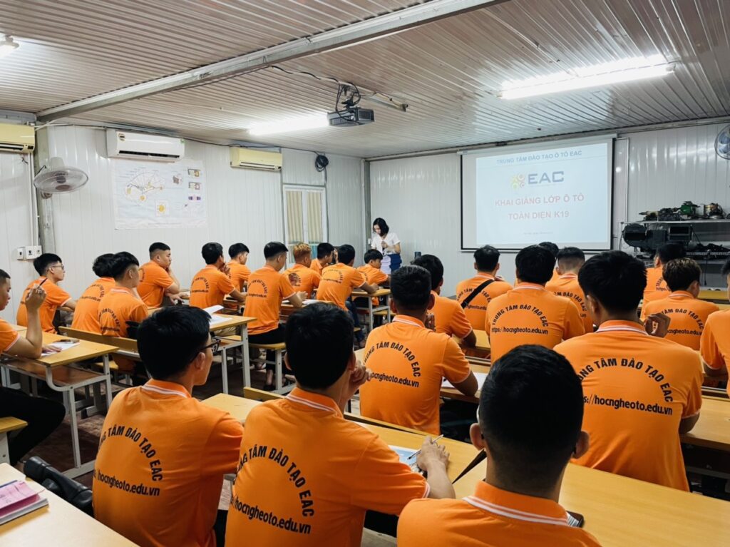 Học lý thuyết sửa chữa ô tô