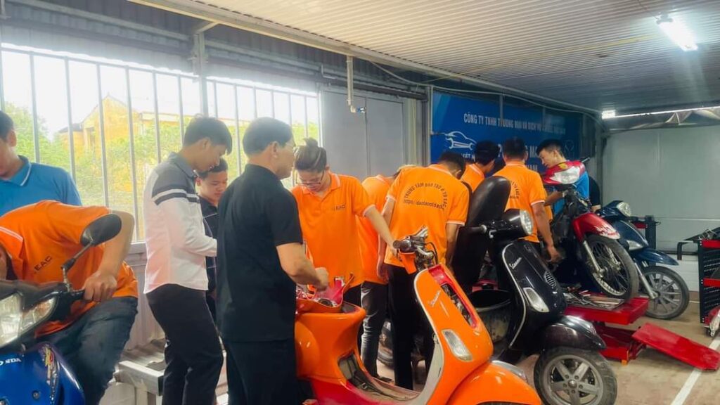 Học sửa xe điện VinFast – Cơ hội nghề nghiệp bứt phá thu nhập | Trường Dạy Nghề EAC