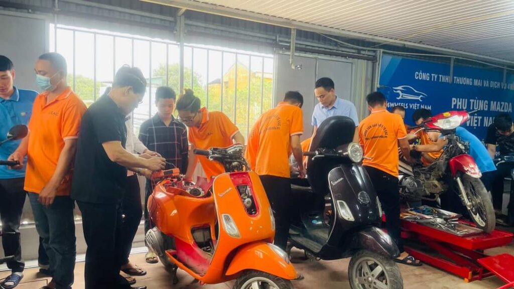 KHOÁ HỌC SỬA CHỮA XE MÁY ĐIỆN, XE ĐẠP ĐIỆN | Trường Dạy Nghề EAC KHOÁ HỌC SỬA CHỮA XE MÁY ĐIỆN
