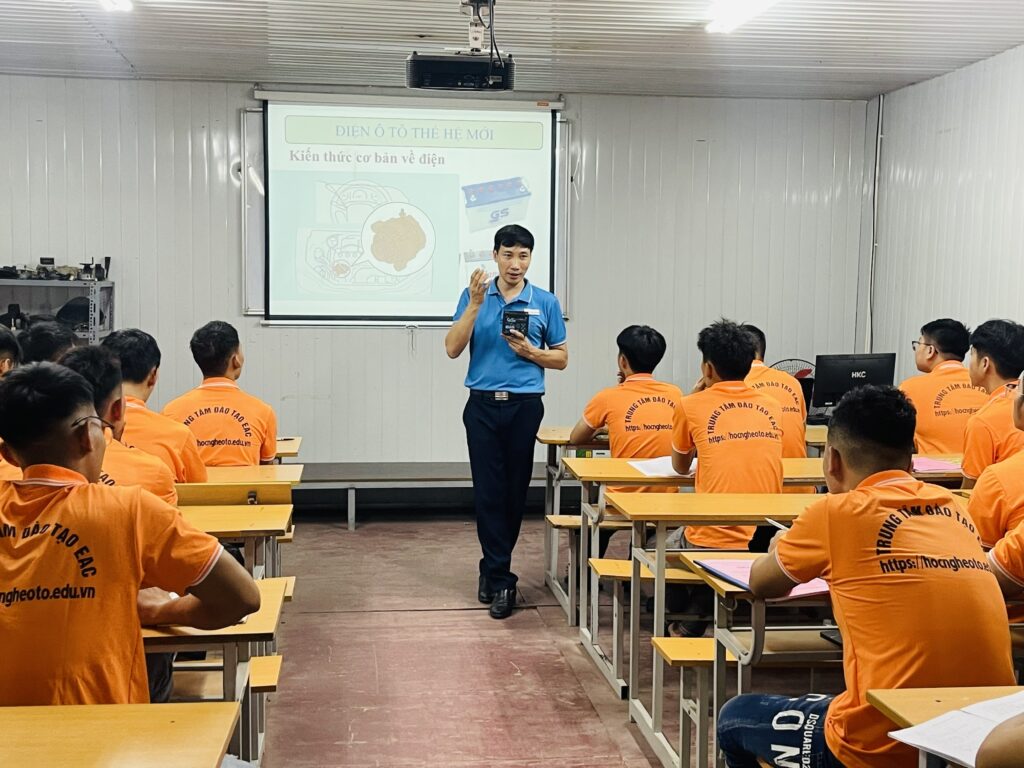 Khóa Học Nghề Sửa Chữa Ô Tô Toàn Diện tại EAC