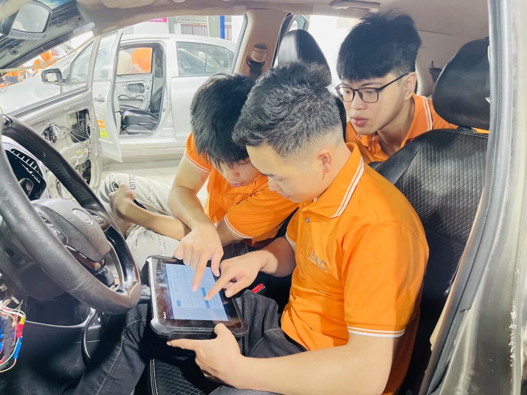 HỌC NGHỀ Ô TÔ CÓ TƯƠNG LAI KHÔNG? | Trường Dạy Nghề EAC