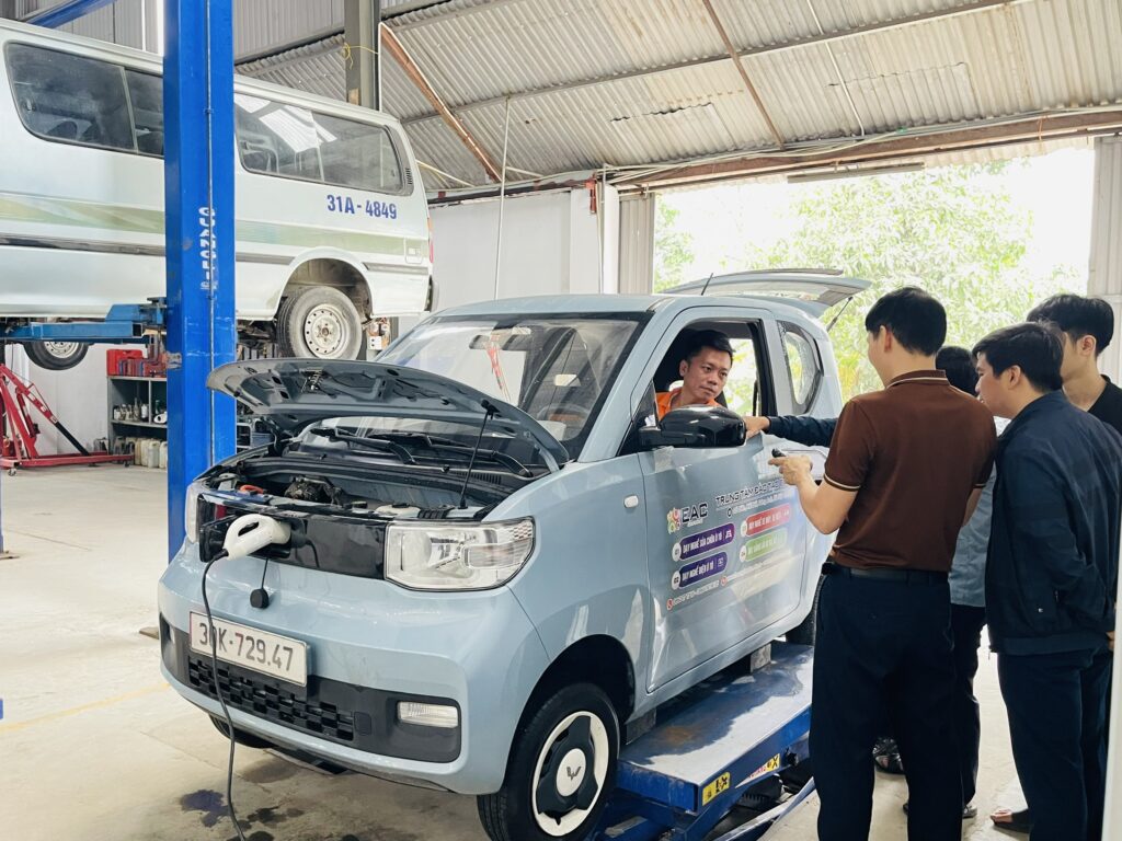 HỌC NGHỀ Ô TÔ CÓ TƯƠNG LAI KHÔNG? | Trường Dạy Nghề EAC