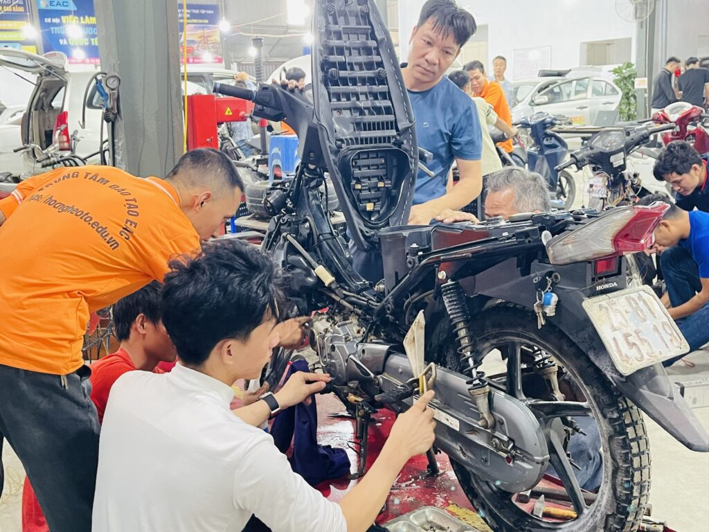 Bộ đội xuất ngũ nên học nghề gì? Học nghề ở đâu? | Trường Dạy Nghề EAC Bộ đội xuất ngũ nên học nghề gì? Học nghề ở đâu? | Trường Dạy Nghề EAC