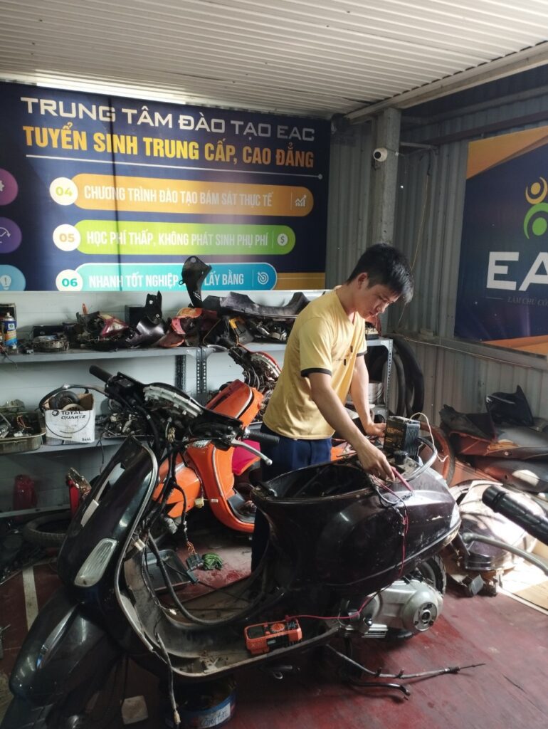 Học nghề sửa chữa xe máy làm những gì?
