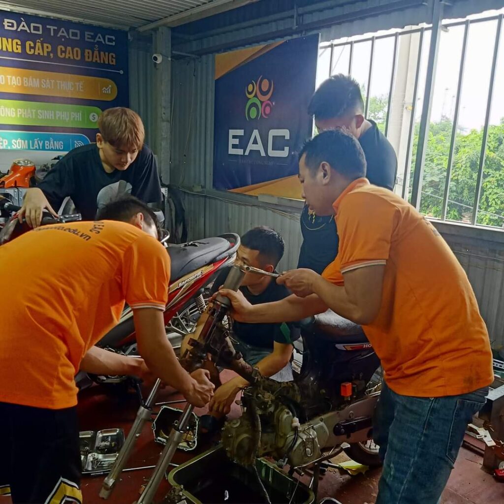 Học nghề sửa chữa xe máy, sửa hệ thống điện