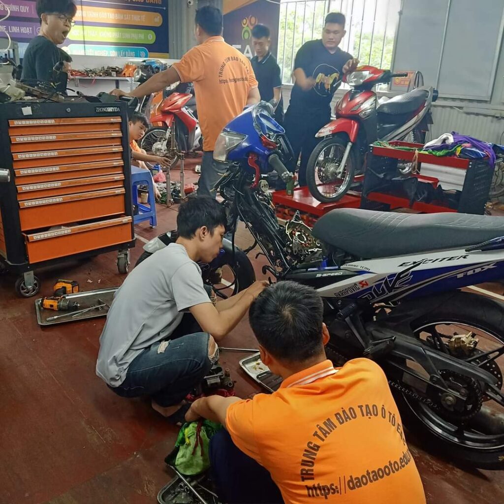 học nghề sửa chữa xe máy cấp tốc