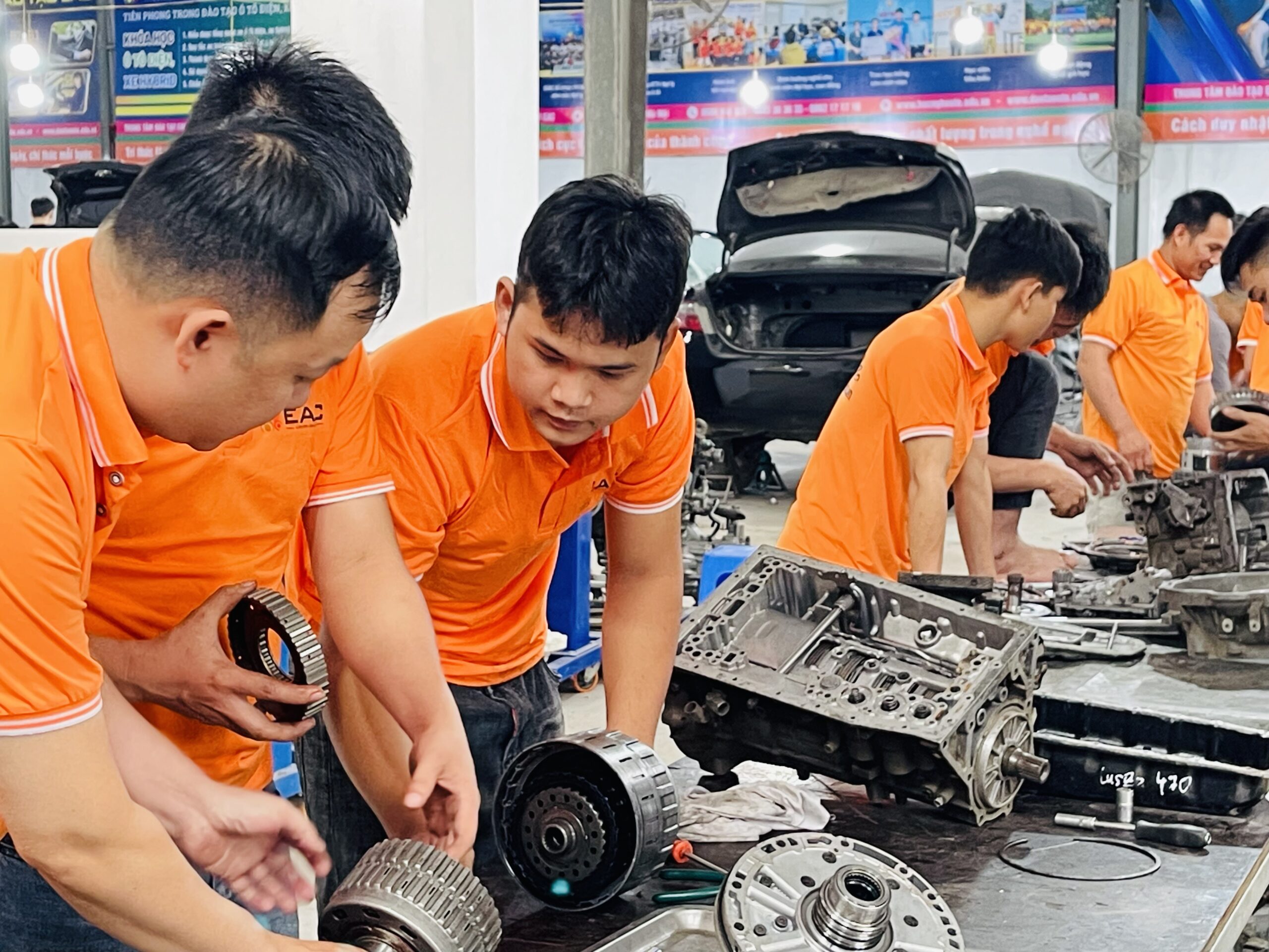 KHÓA HỌC HỘP SỐ TỰ ĐỘNG CHUYÊN SÂU | Trường Dạy Nghề EAC Kỹ năng chạy thử xe để chẩn đoán hư hỏng về hộp số như