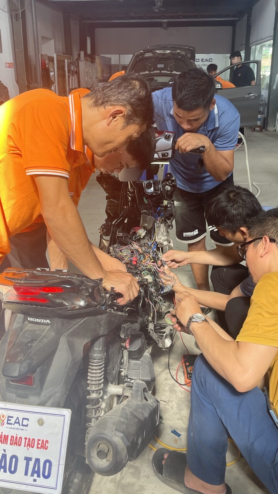 KHOÁ HỌC SỬA CHỮA XE MÁY ĐIỆN, XE ĐẠP ĐIỆN | Trường Dạy Nghề EAC KHOÁ HỌC SỬA CHỮA XE MÁY ĐIỆN, XE ĐẠP ĐIỆN | Trường Dạy Nghề EAC
