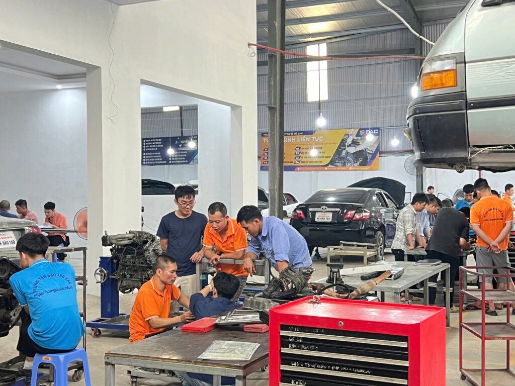 Học nghề sửa chữa ô tô - Các hướng tiếp cận | Trường Dạy Nghề EAC