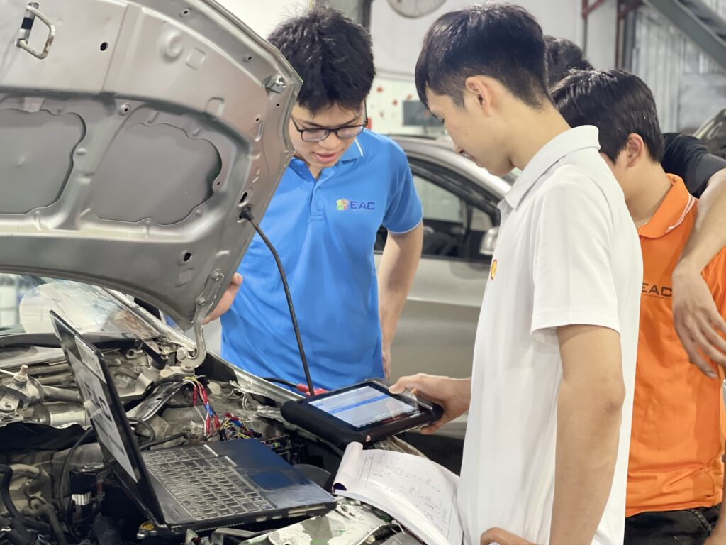 Ngành công nghệ ô tô – Tuyển Sinh Trung Cấp & Cao Đẳng Chất Lượng Cao | Trường Dạy Nghề EAC