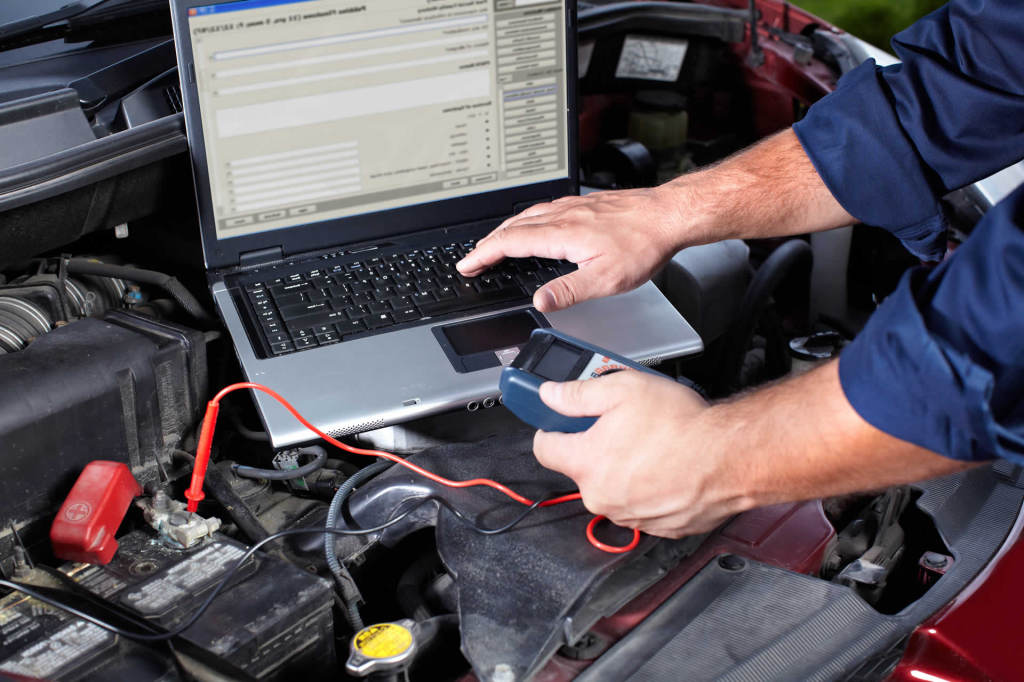 Việc lập trình ECU chủ yếu được thực hiện thông qua máy tính
