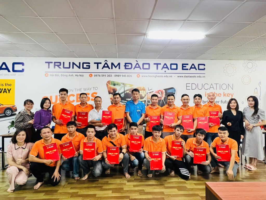 Học viên được nhận chứng chỉ nghề sau khóa học nghề điện ô tô
