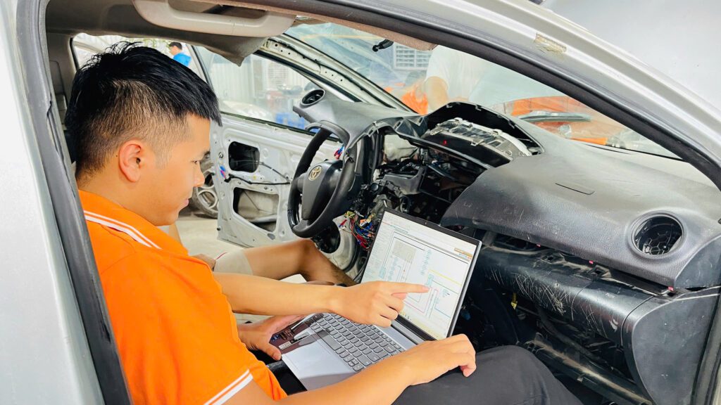 Tăng Doanh Thu Gara Nhờ Kỹ Thuật Chẩn Đoán Lỗi Hiện Đại | Trường Dạy Nghề EAC