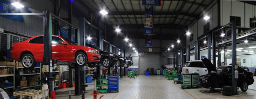 Xưởng dịch vụ sửa chữa ô tô