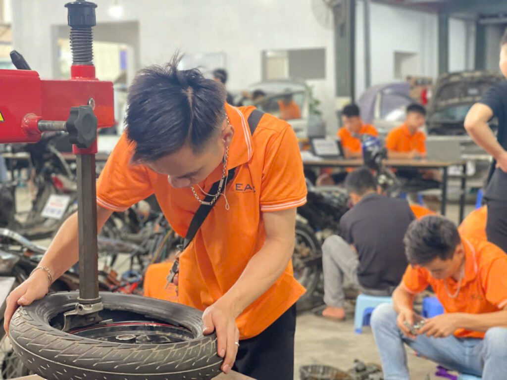 Thực Hành máy móc tại eac