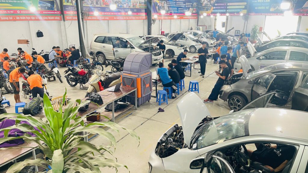  Khóa học Học sửa xe ô tô tại EAC – Học thực hành, cập nhật kỹ thuật ô tô mới” | Trường Dạy Nghề EAC