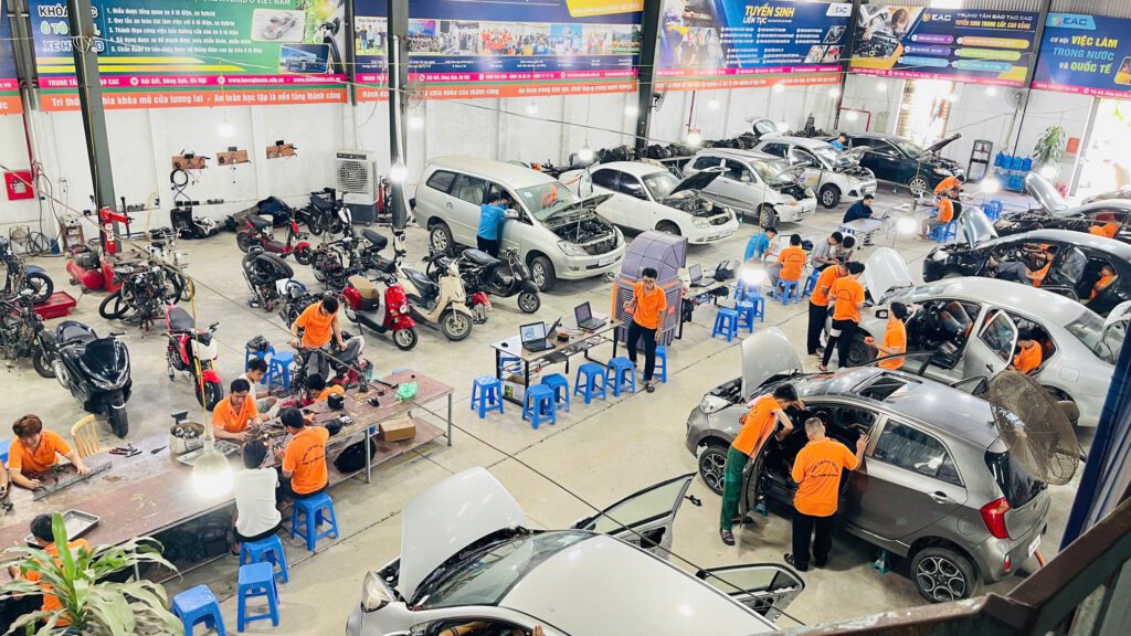 TOP 5 NGHỀ KHÔNG YÊU CẦU BẰNG CẤP – CƠ HỘI LÀM GIÀU CHO NGƯỜI TRẺ VIỆT NAM | Trường Dạy Nghề EAC TOP 5 NGHỀ KHÔNG YÊU CẦU BẰNG CẤP – CƠ HỘI LÀM GIÀU CHO NGƯỜI TRẺ VIỆT NAM | Trường Dạy Nghề EAC